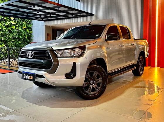 TOYOTA HILUX 2.8 D-4D TURBO DIESEL CD SR 4X4 AUTOMÁTICO